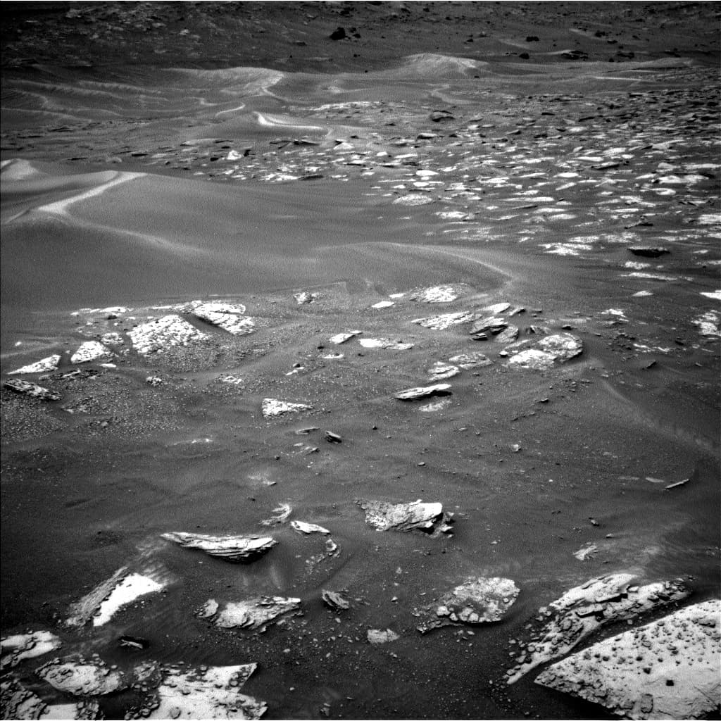 Mars image captured by NAV_LEFT_B on Curiosity