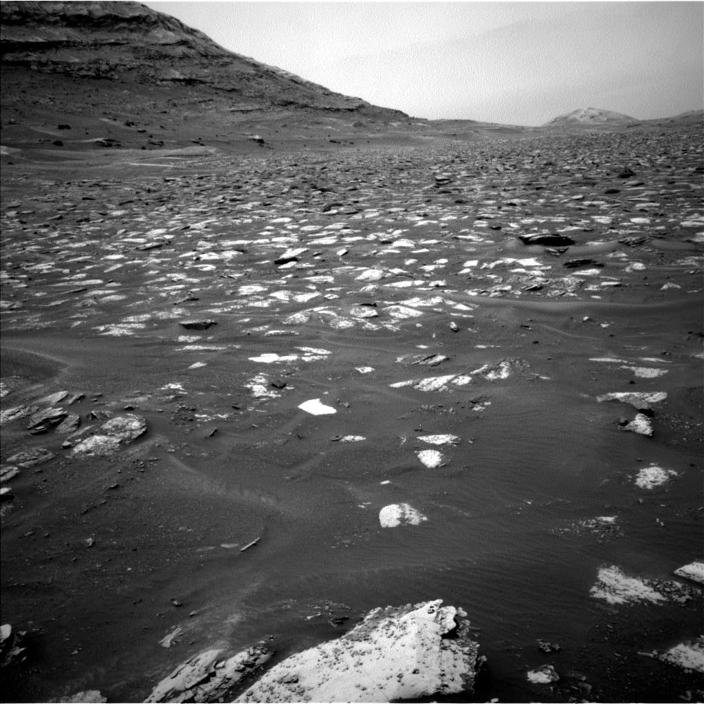 Mars image captured by NAV_LEFT_B on Curiosity