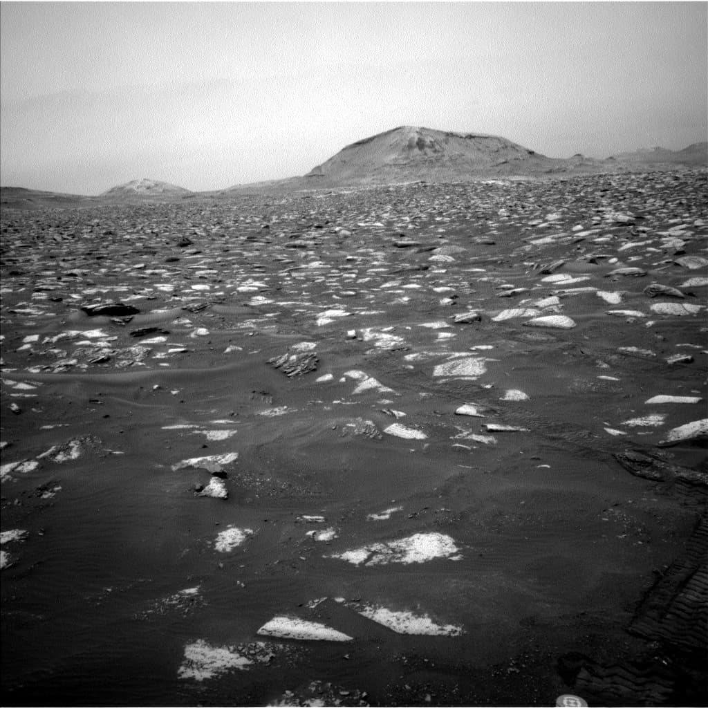 Mars image captured by NAV_LEFT_B on Curiosity