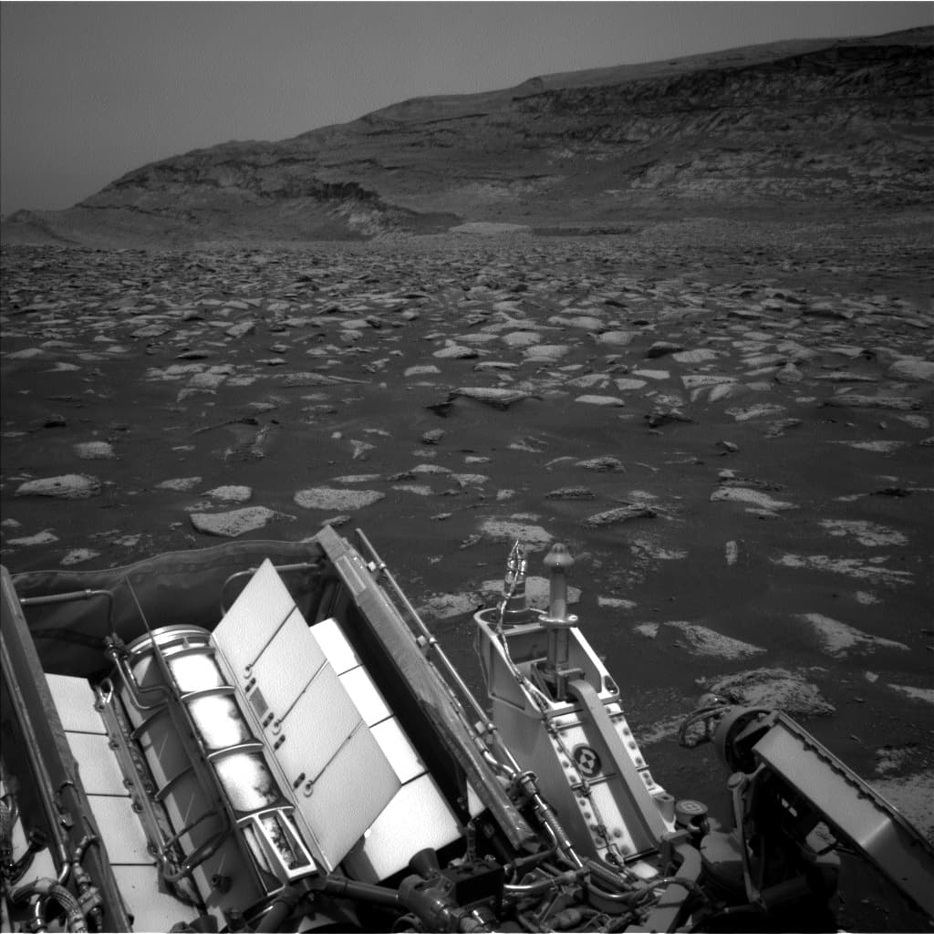 Mars image captured by NAV_LEFT_B on Curiosity