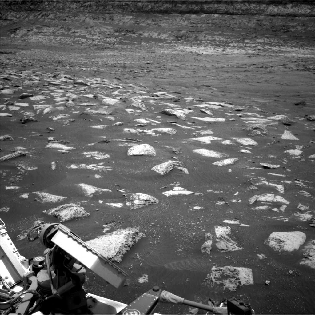 Mars image captured by NAV_LEFT_B on Curiosity