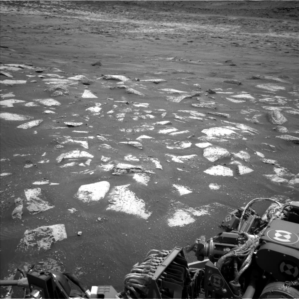 Mars image captured by NAV_LEFT_B on Curiosity
