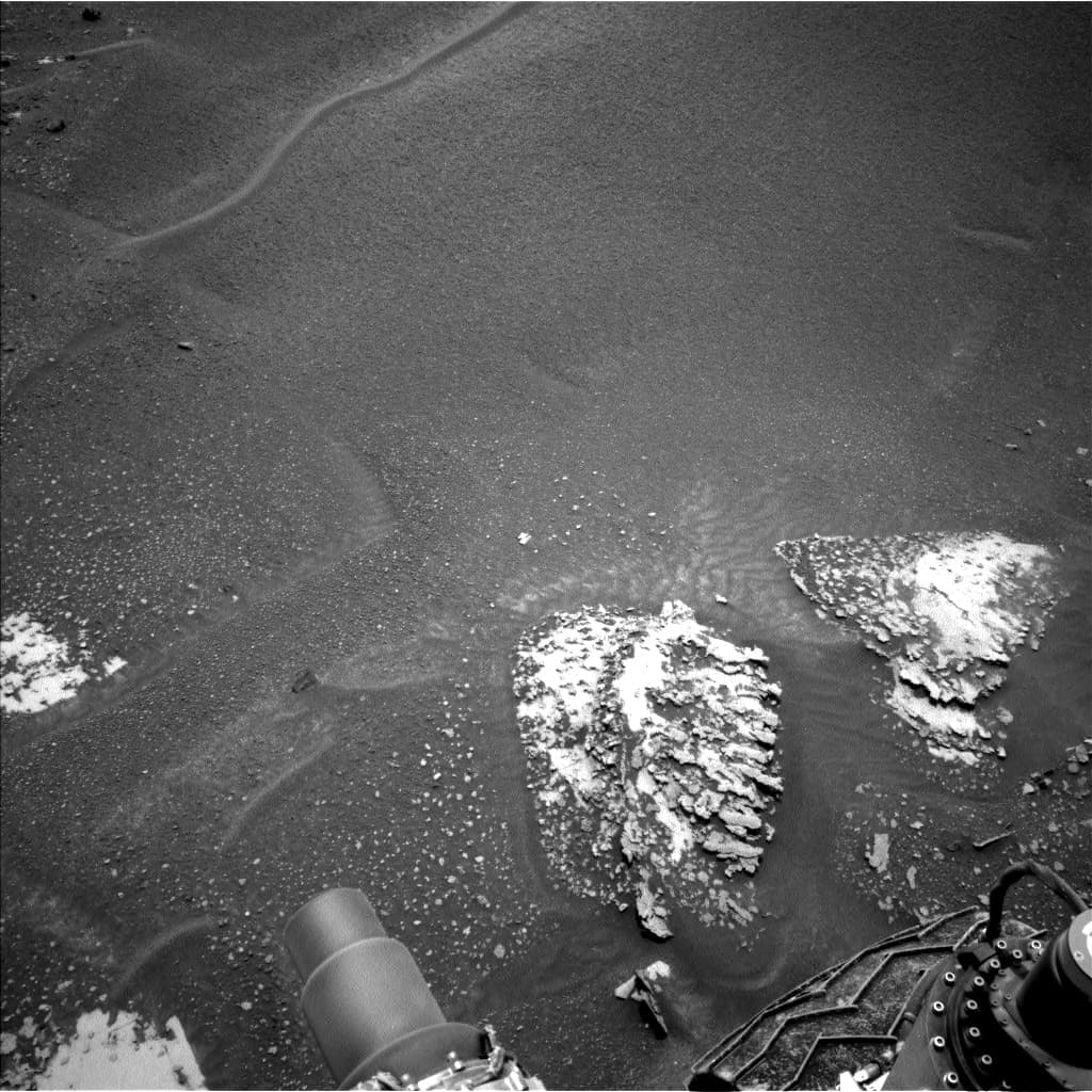 Mars image captured by NAV_LEFT_B on Curiosity