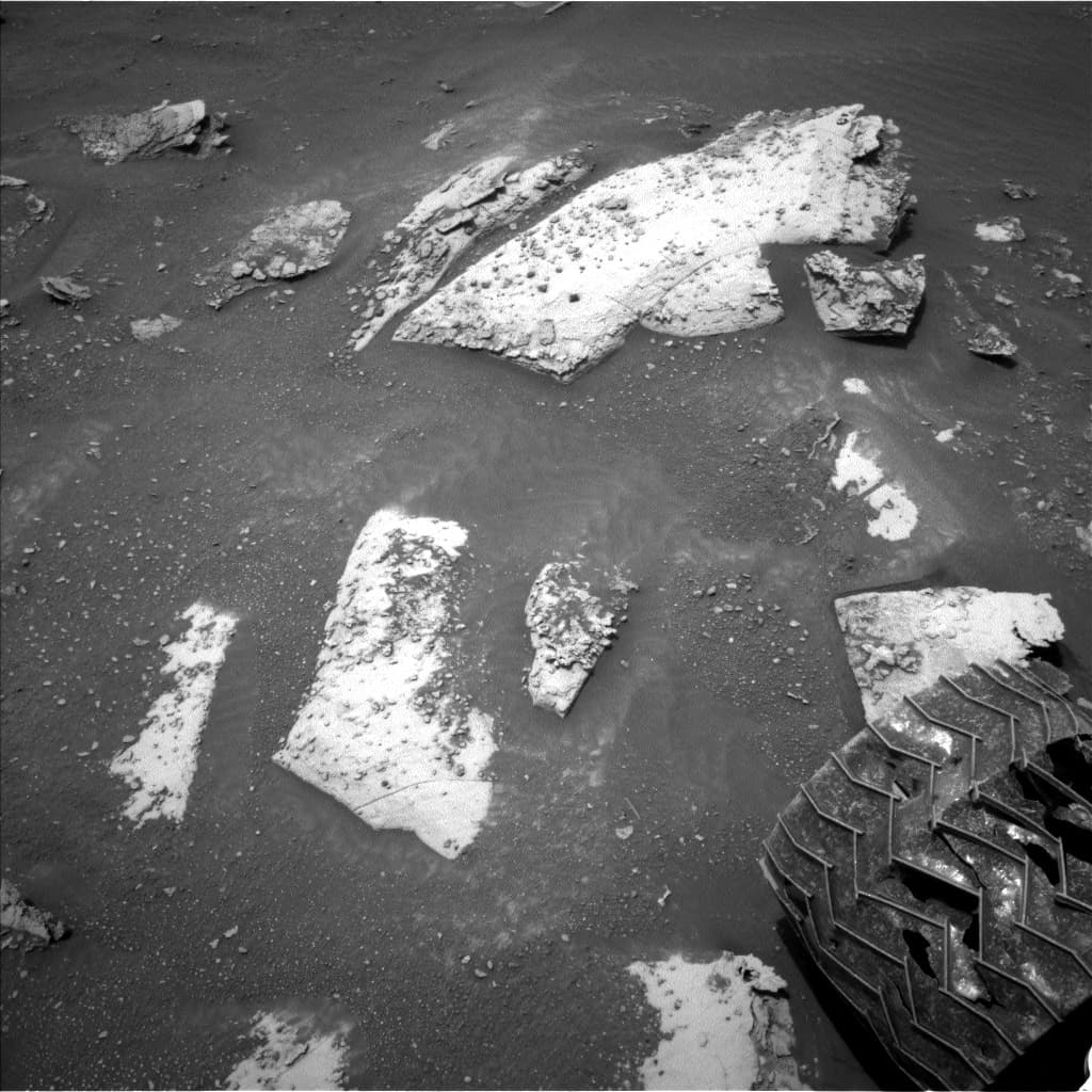 Mars image captured by NAV_LEFT_B on Curiosity