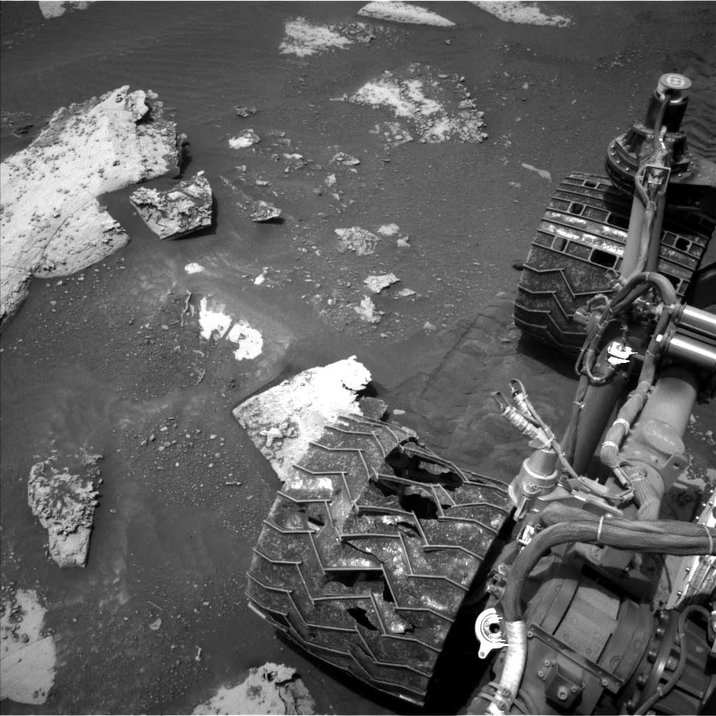 Mars image captured by NAV_LEFT_B on Curiosity