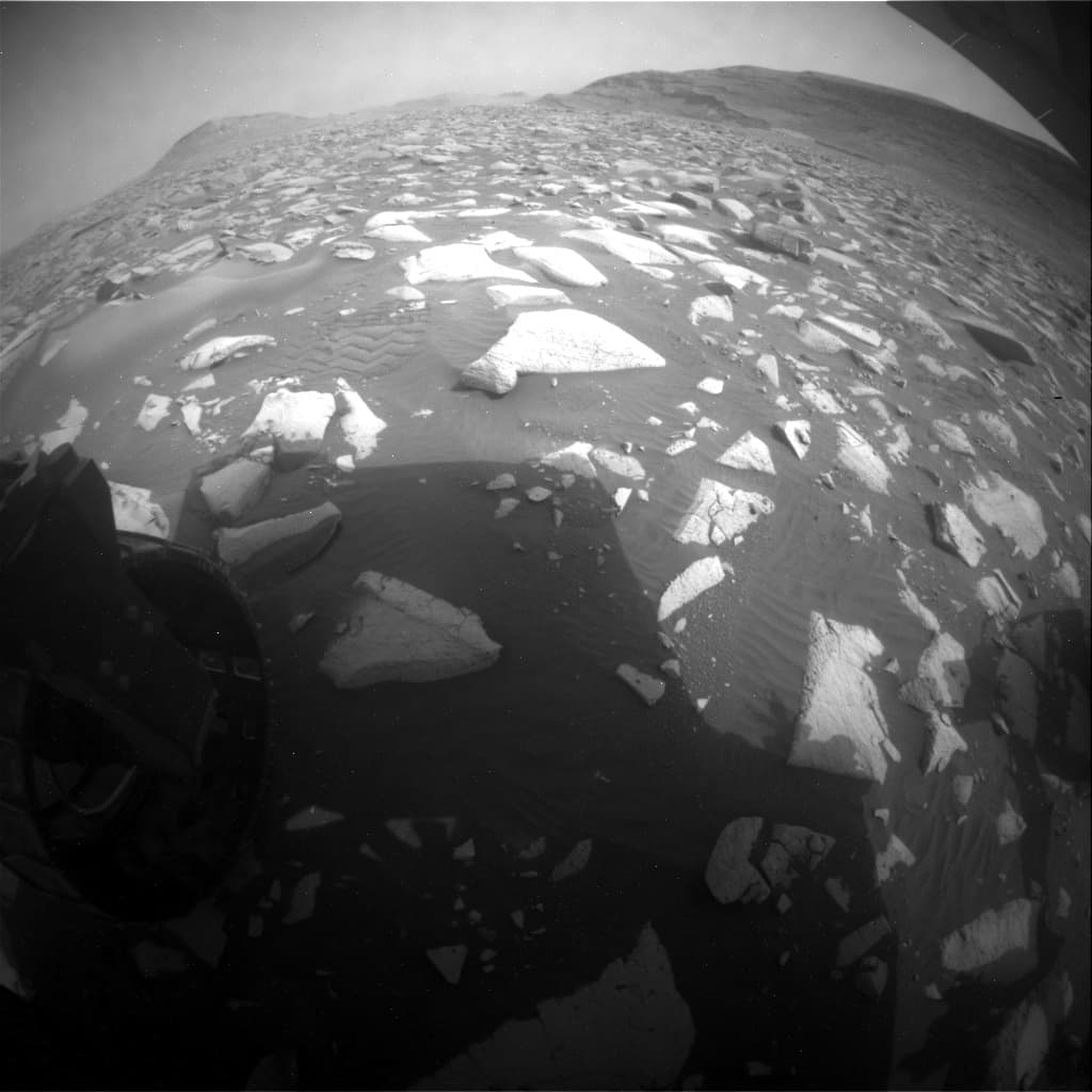 Mars image captured by RHAZ_RIGHT_B on Curiosity