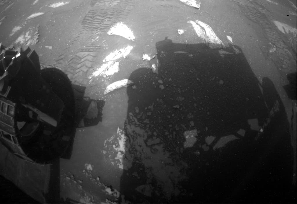 Mars image captured by RHAZ_RIGHT_B on Curiosity