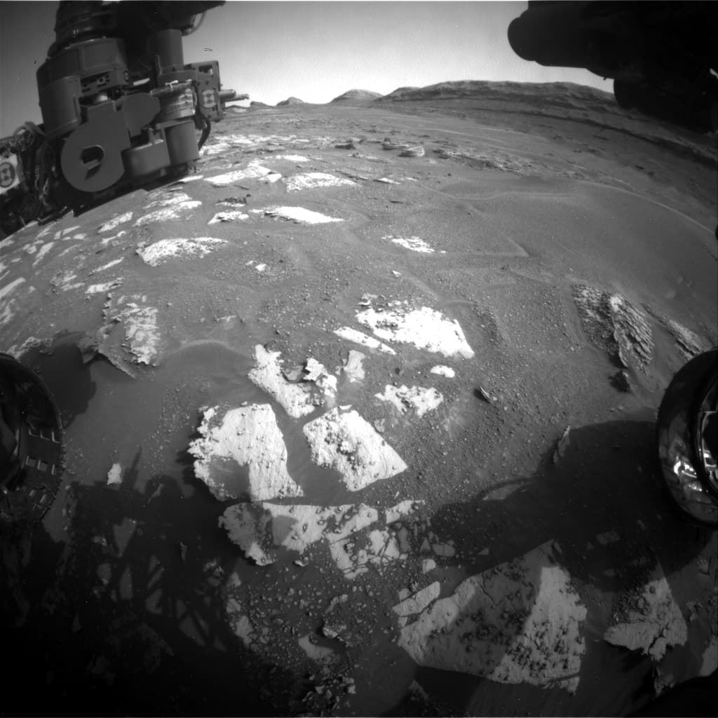 Mars image captured by FHAZ_RIGHT_B on Curiosity