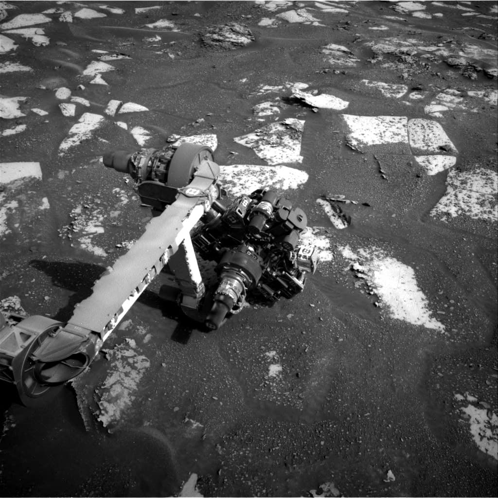 Mars image captured by NAV_RIGHT_B on Curiosity