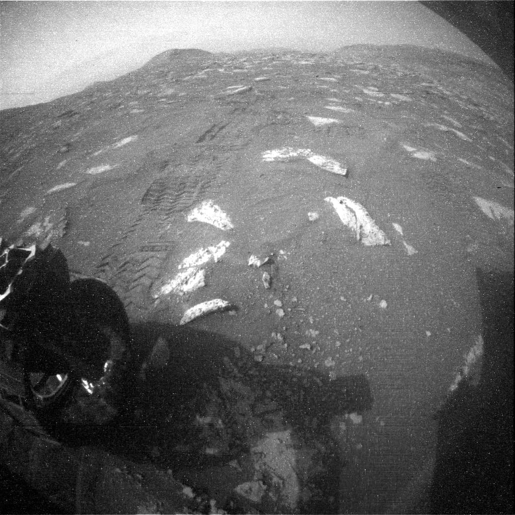 Mars image captured by RHAZ_RIGHT_B on Curiosity