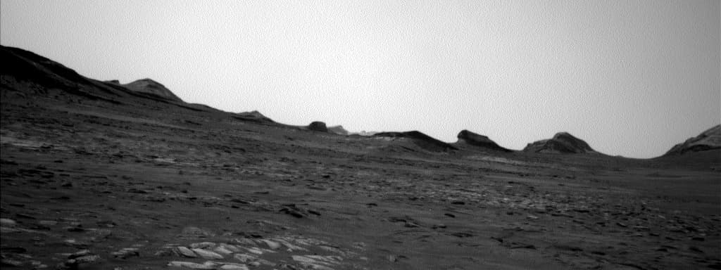 Mars image captured by NAV_LEFT_B on Curiosity