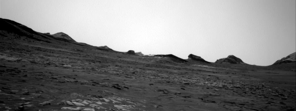 Mars image captured by NAV_RIGHT_B on Curiosity