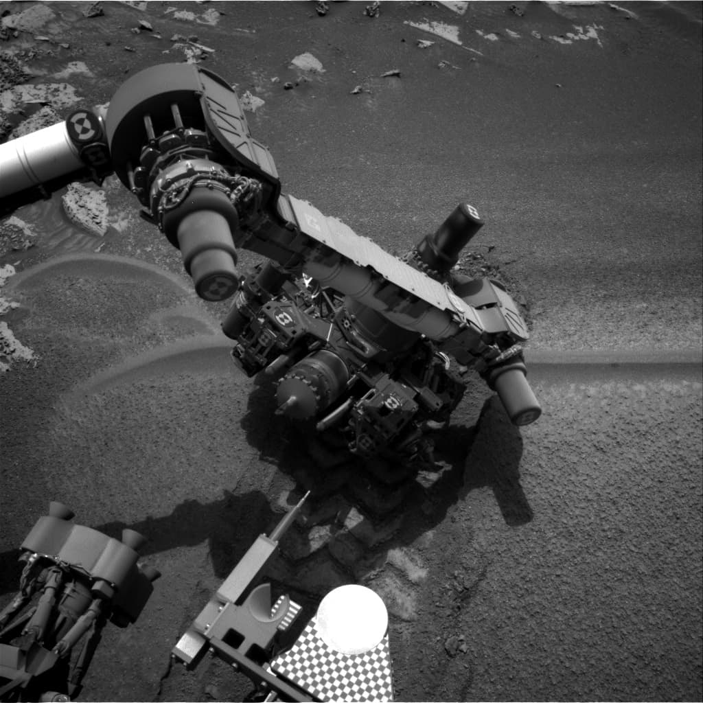 Mars image captured by NAV_RIGHT_B on Curiosity