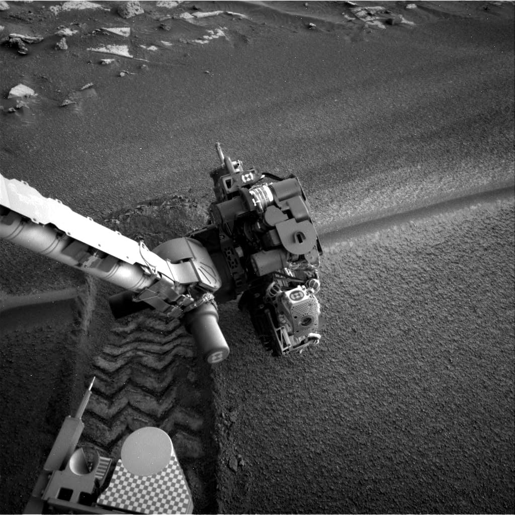 Mars image captured by NAV_RIGHT_B on Curiosity