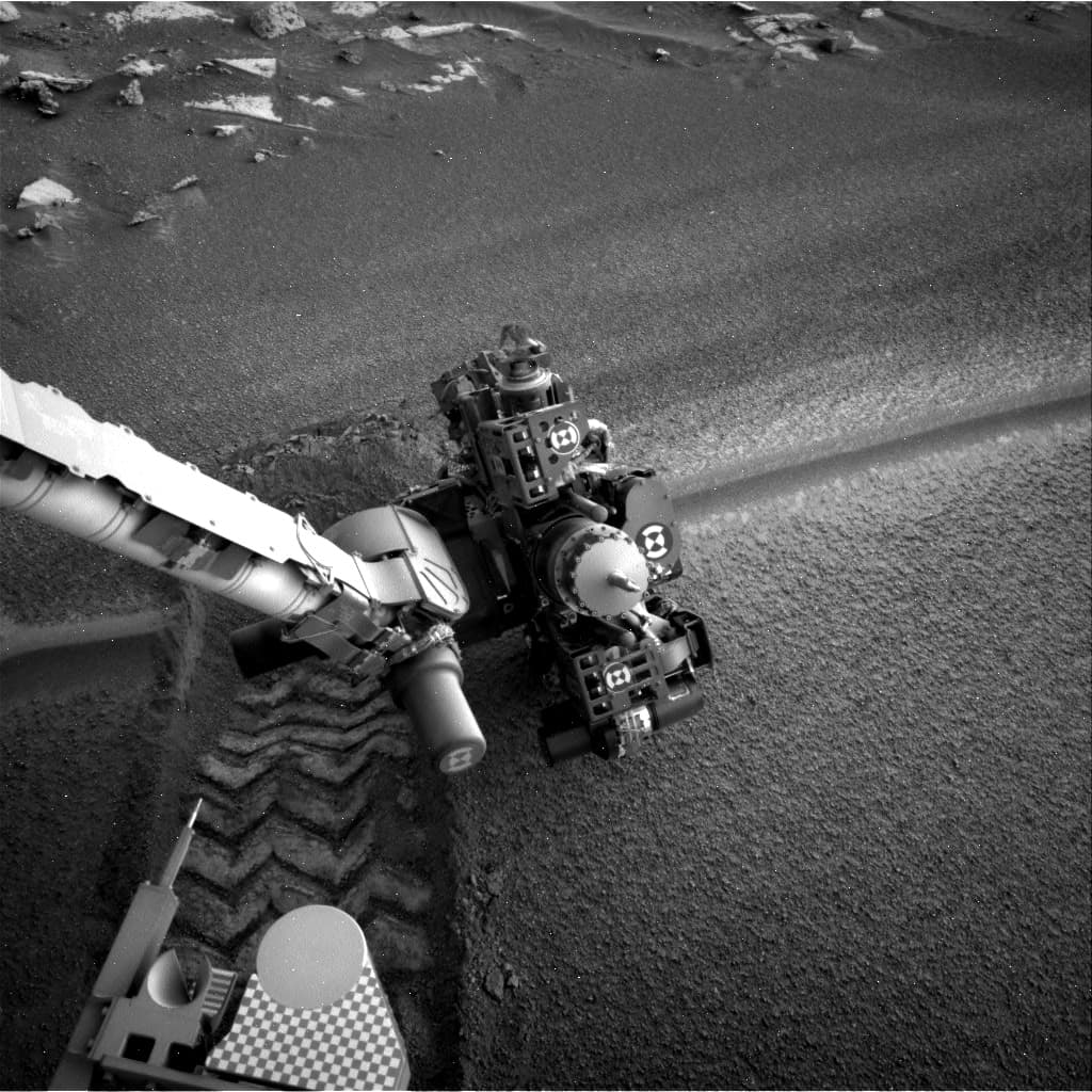 Mars image captured by NAV_RIGHT_B on Curiosity