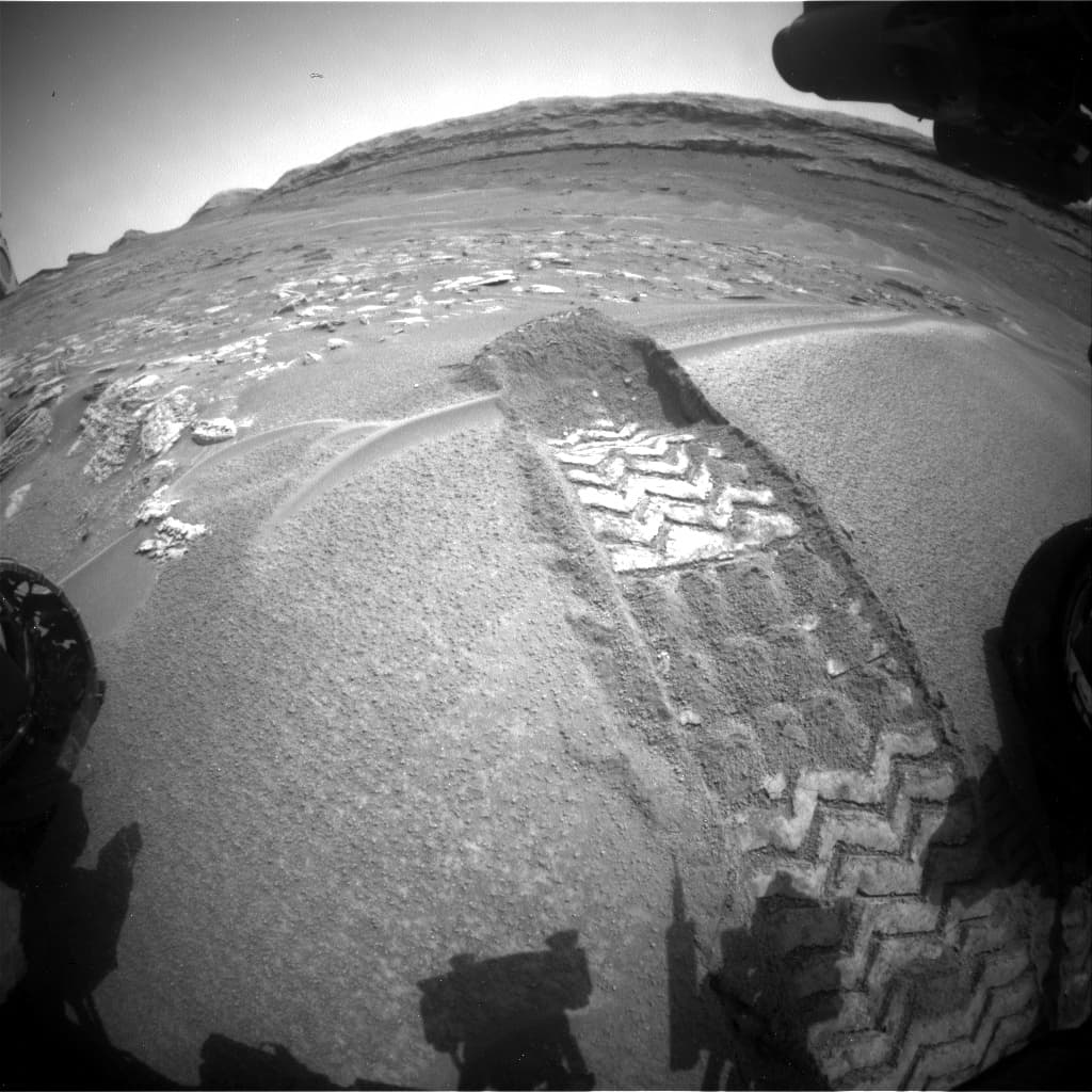 Mars image captured by FHAZ_RIGHT_B on Curiosity