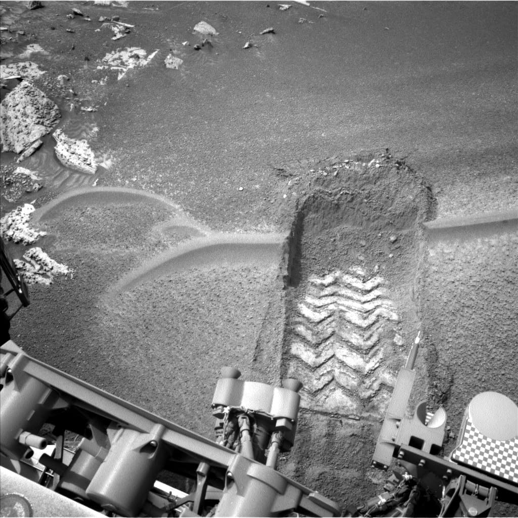Mars image captured by NAV_LEFT_B on Curiosity