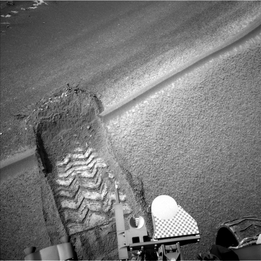 Mars image captured by NAV_LEFT_B on Curiosity