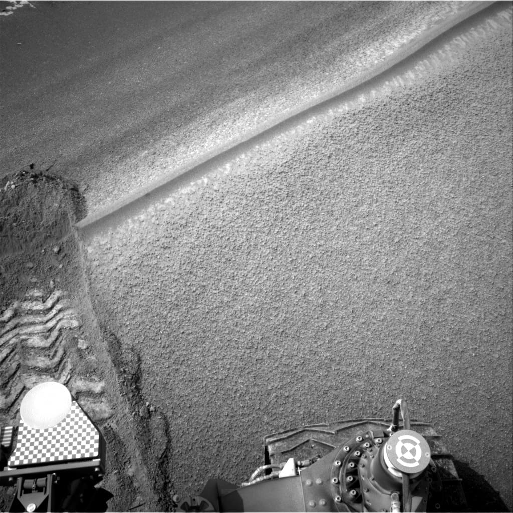 Mars image captured by NAV_RIGHT_B on Curiosity