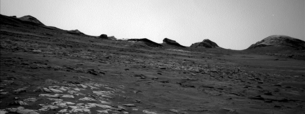 Mars image captured by NAV_LEFT_B on Curiosity