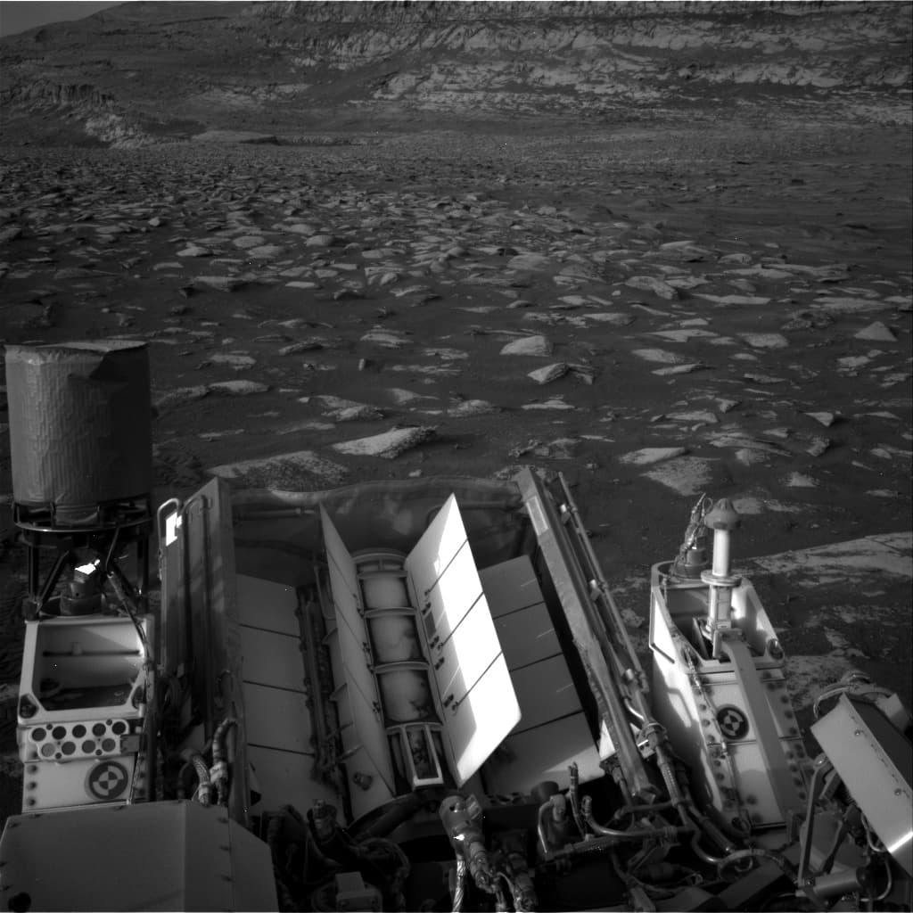 Mars image captured by NAV_RIGHT_B on Curiosity