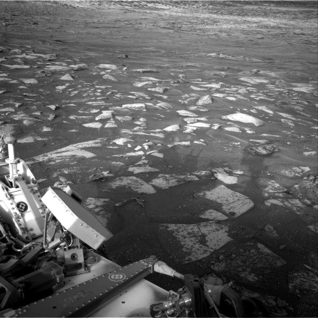 Mars image captured by NAV_RIGHT_B on Curiosity