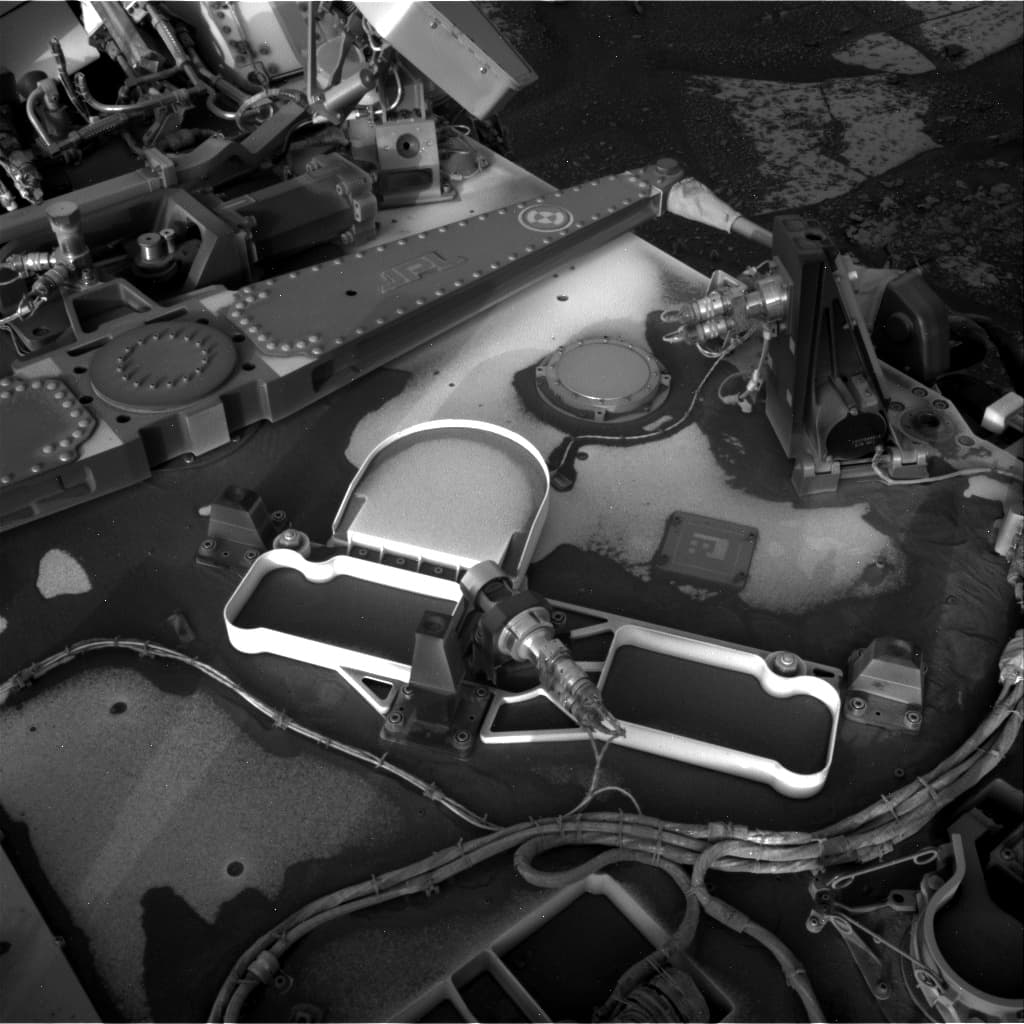 Mars image captured by NAV_RIGHT_B on Curiosity