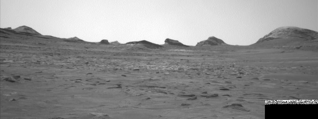 Mars image captured by NAV_LEFT_B on Curiosity