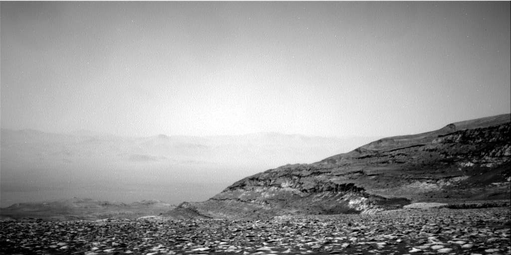 Mars image captured by NAV_RIGHT_B on Curiosity