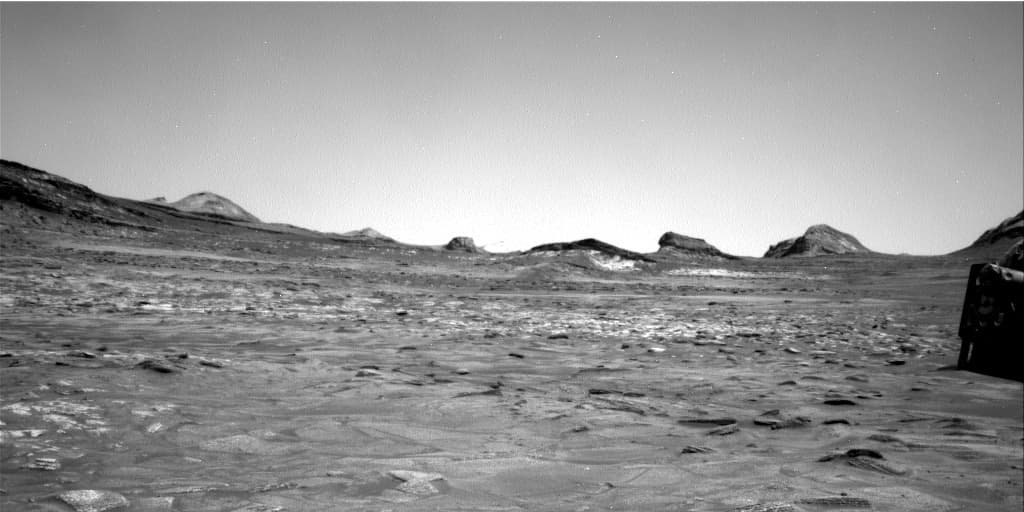 Mars image captured by NAV_RIGHT_B on Curiosity