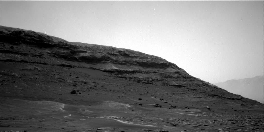 Mars image captured by NAV_RIGHT_B on Curiosity