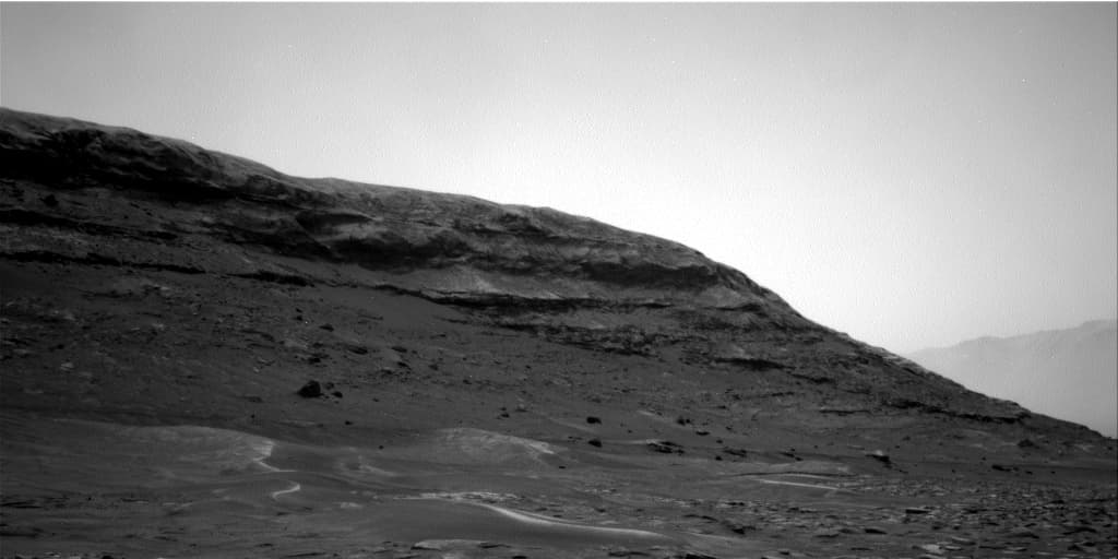 Mars image captured by NAV_RIGHT_B on Curiosity