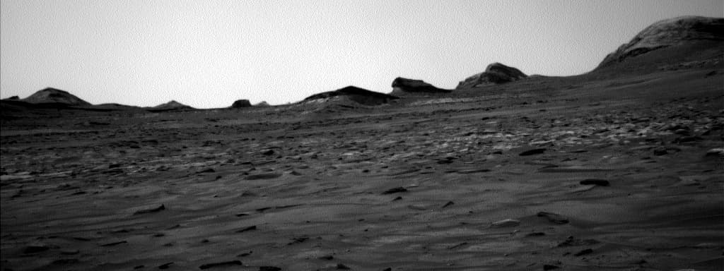 Mars image captured by NAV_LEFT_B on Curiosity