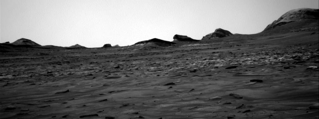 Mars image captured by NAV_RIGHT_B on Curiosity