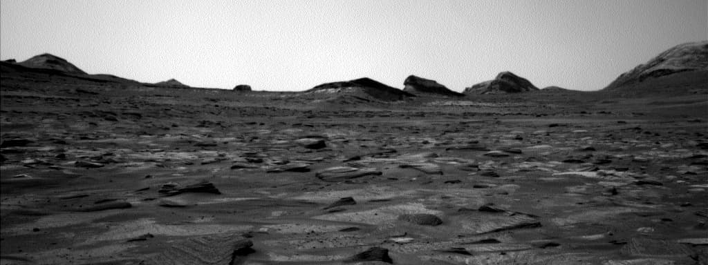 Mars image captured by NAV_LEFT_B on Curiosity