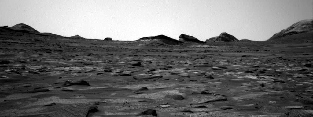 Mars image captured by NAV_RIGHT_B on Curiosity