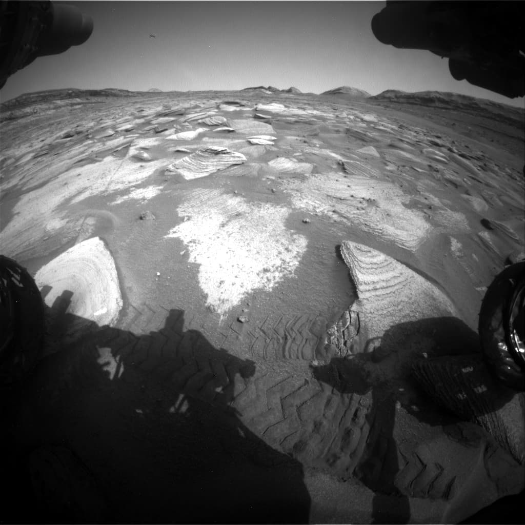 Mars image captured by FHAZ_RIGHT_B on Curiosity