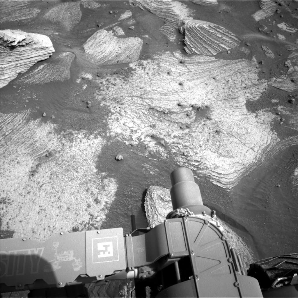 Mars image captured by NAV_LEFT_B on Curiosity