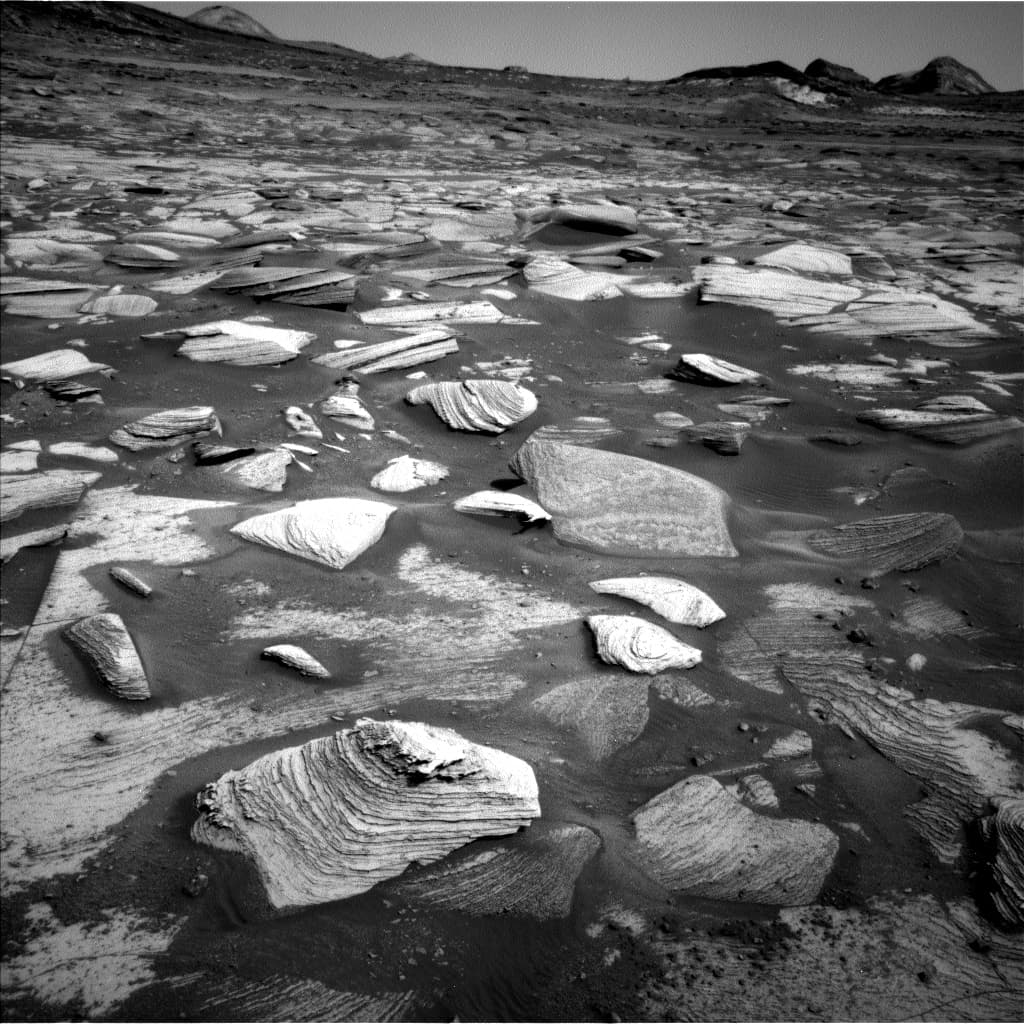 Mars image captured by NAV_LEFT_B on Curiosity