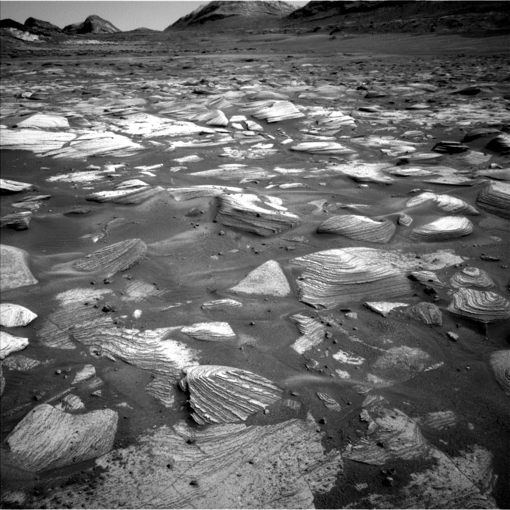 Mars image captured by NAV_LEFT_B on Curiosity
