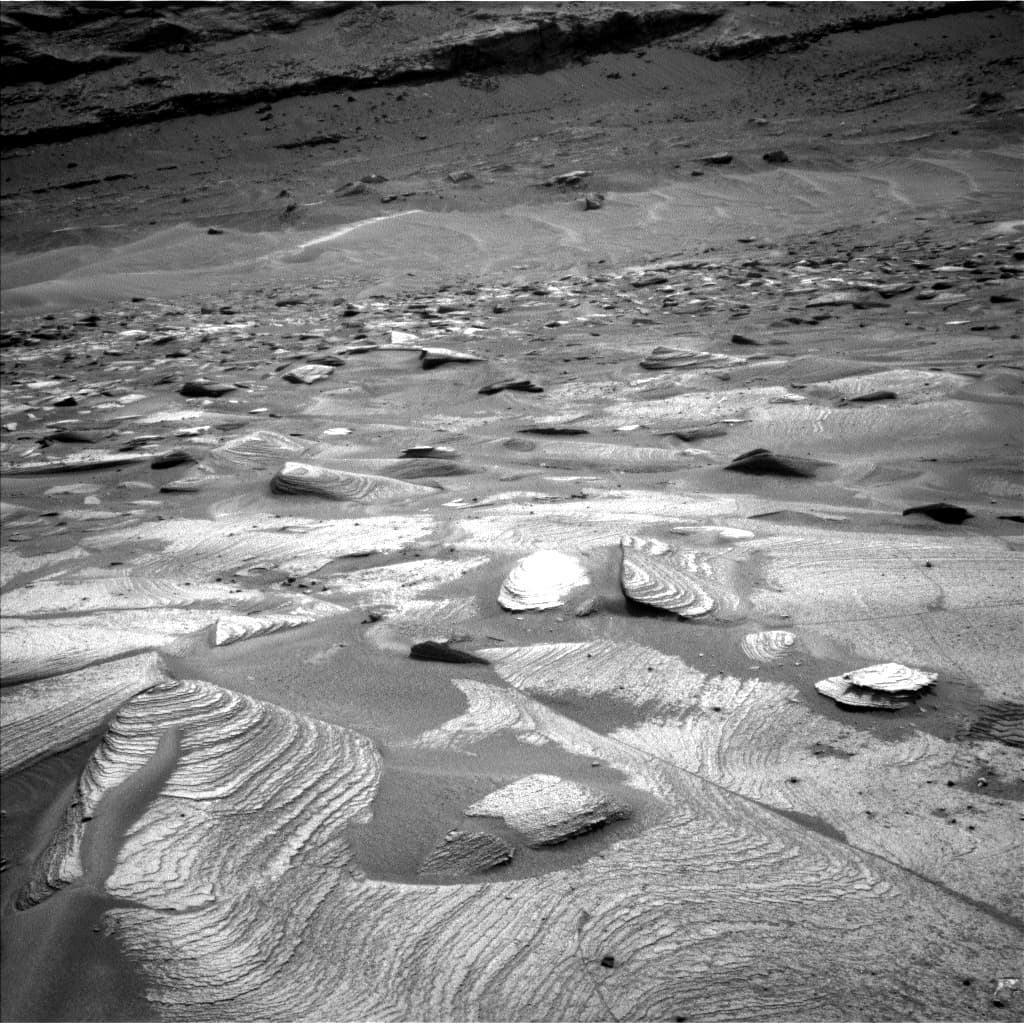 Mars image captured by NAV_LEFT_B on Curiosity
