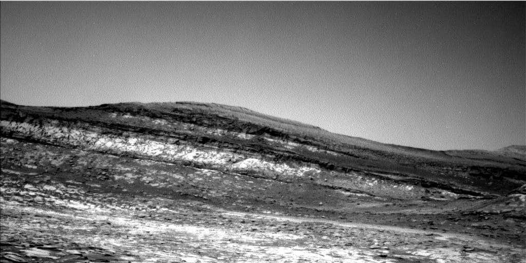 Mars image captured by NAV_LEFT_B on Curiosity