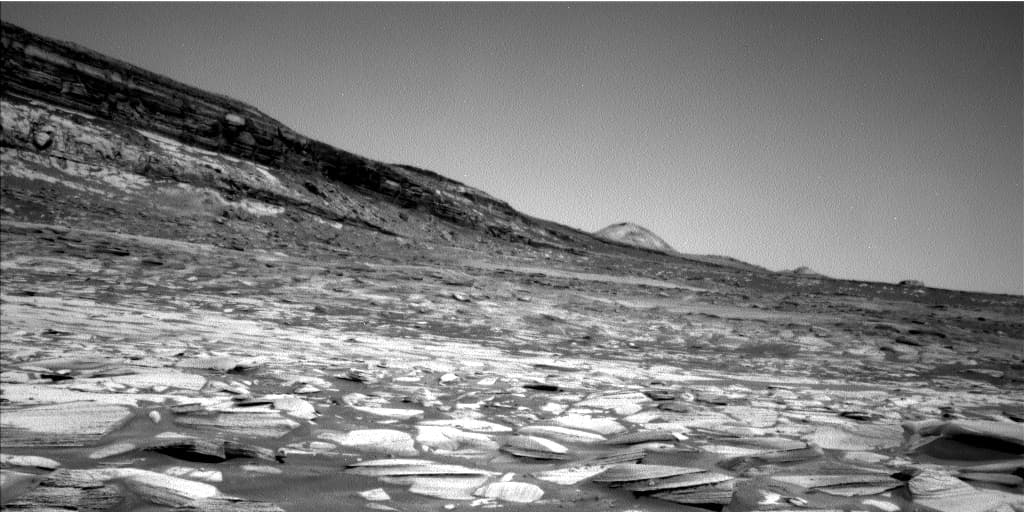 Mars image captured by NAV_LEFT_B on Curiosity