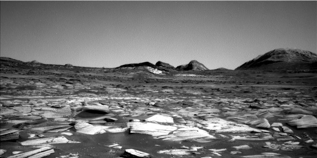 Mars image captured by NAV_LEFT_B on Curiosity