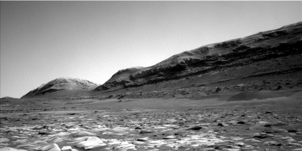 Mars image captured by NAV_LEFT_B on Curiosity