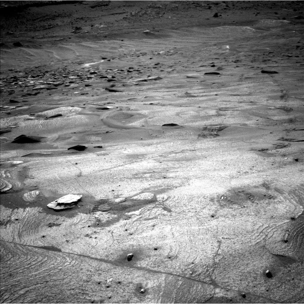 Mars image captured by NAV_LEFT_B on Curiosity
