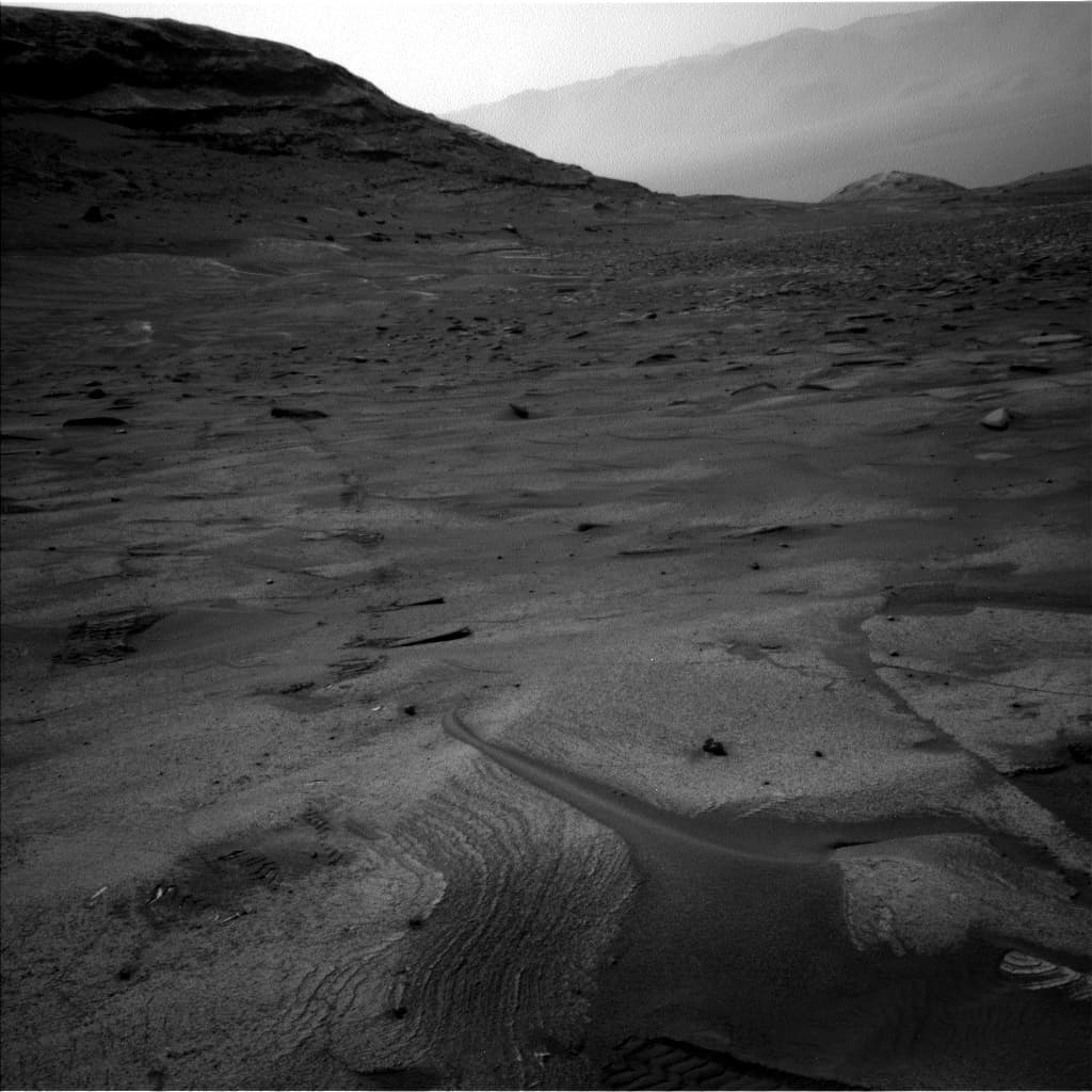 Mars image captured by NAV_LEFT_B on Curiosity