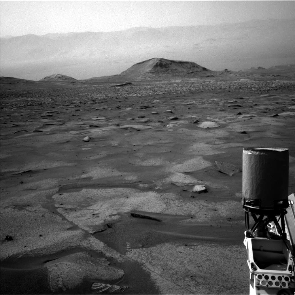 Mars image captured by NAV_LEFT_B on Curiosity