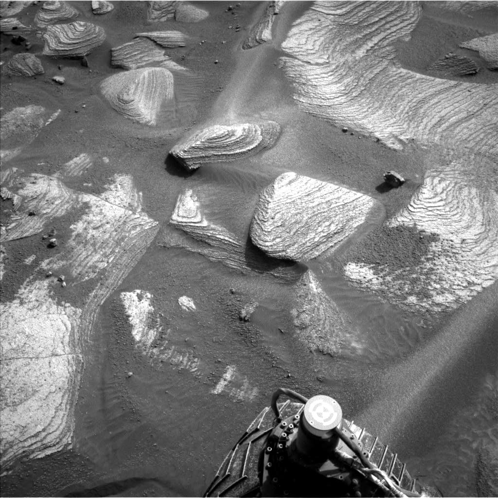 Mars image captured by NAV_LEFT_B on Curiosity