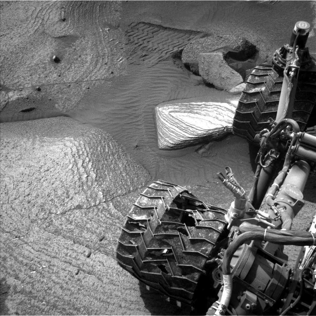 Mars image captured by NAV_LEFT_B on Curiosity